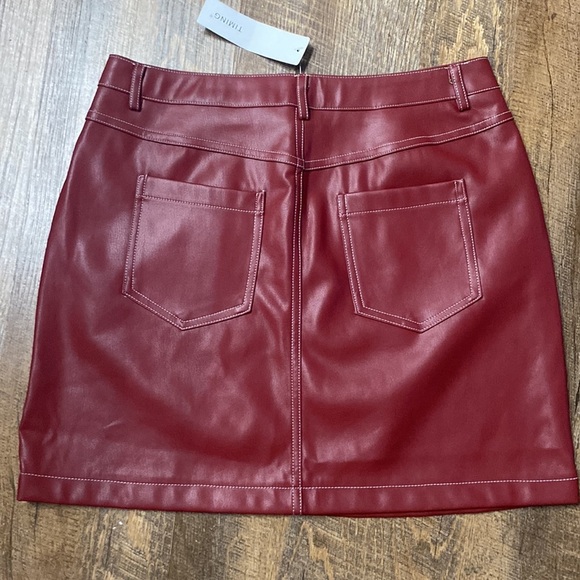 TUCKERNUCK BURGUNDY/WINE/OX BLOOD MAROON FAUX LEATHER MINI SKIRT SZ MEDIUM - Picture 11 of 16